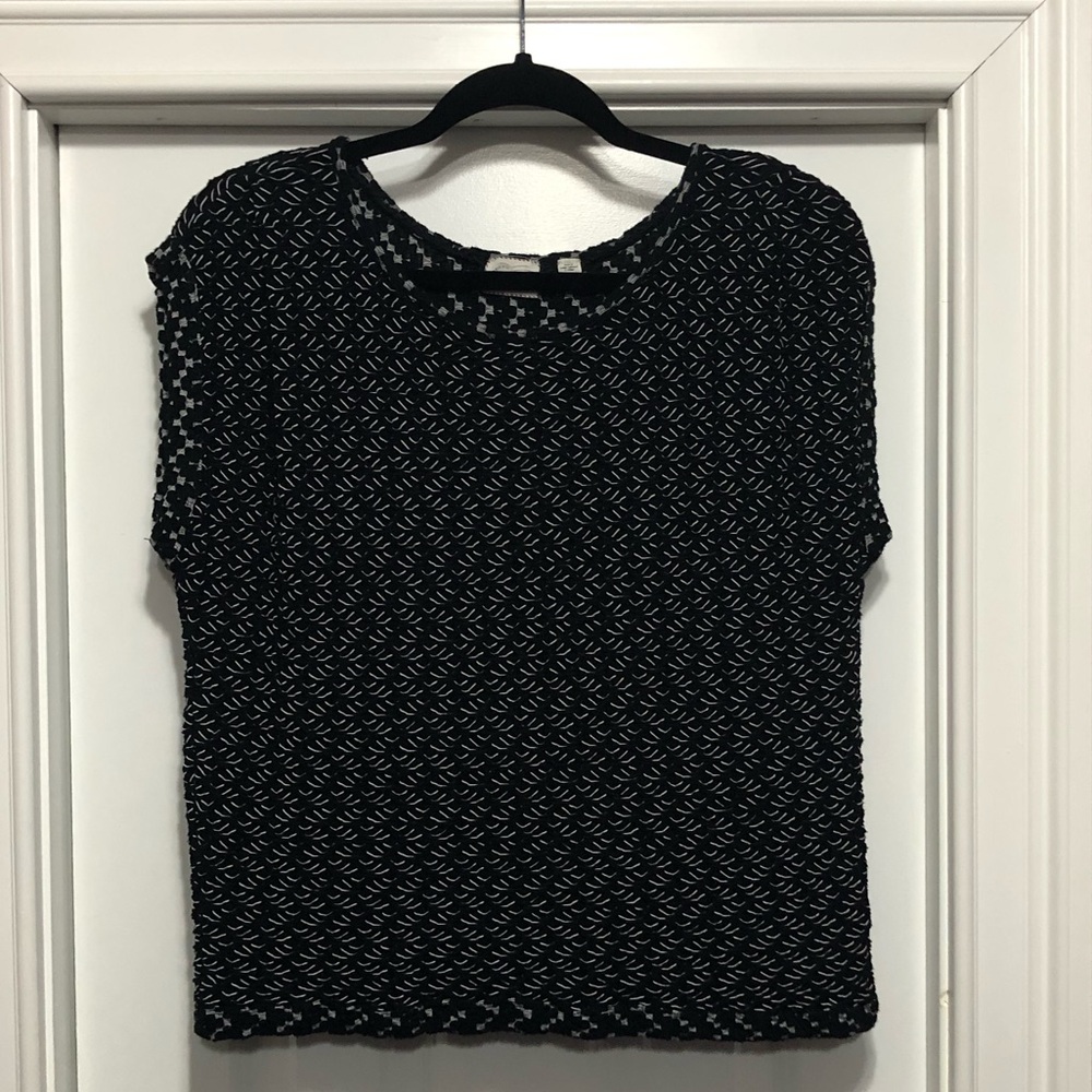 Black & White Textured Zig Zag Sweater Top